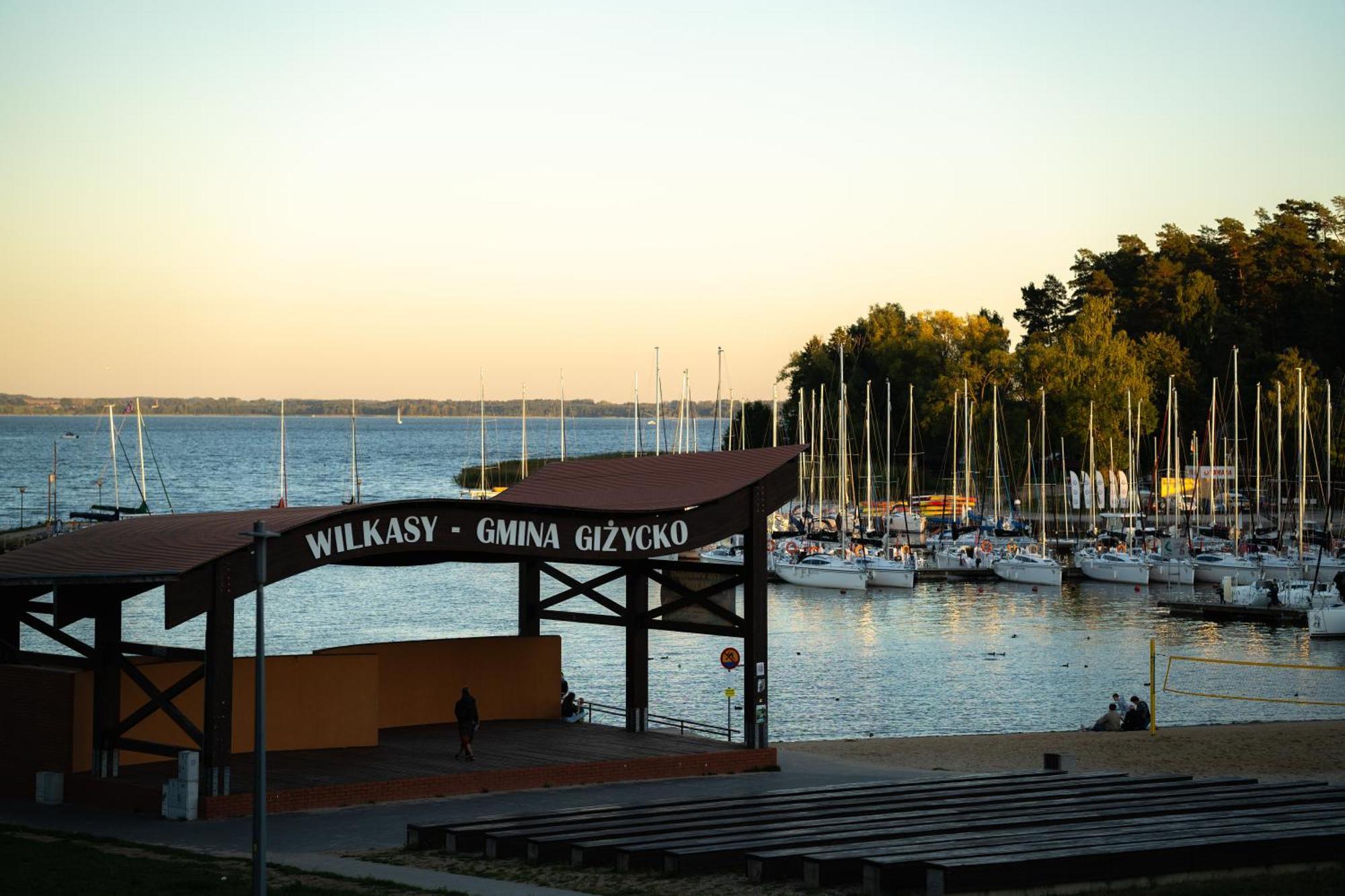 Yacht Apartments Wilkasy Extérieur photo